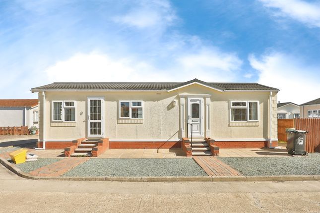 2-bed caravan on 80, Redhill Park, Thetford, £30,000