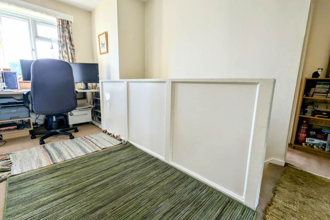 57, Savile Crescent, Bordon photo 2