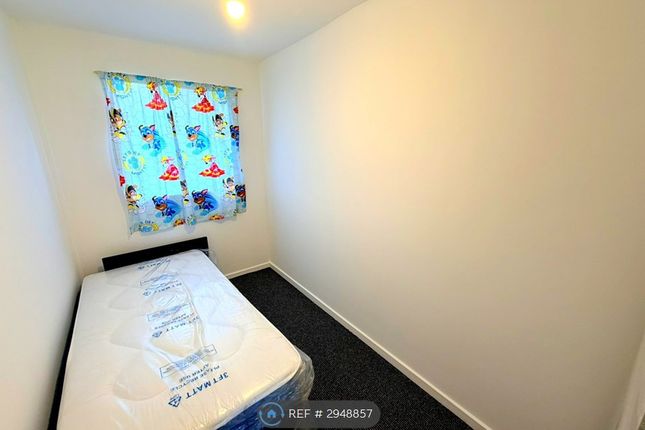 Pointer Close, London photo 2