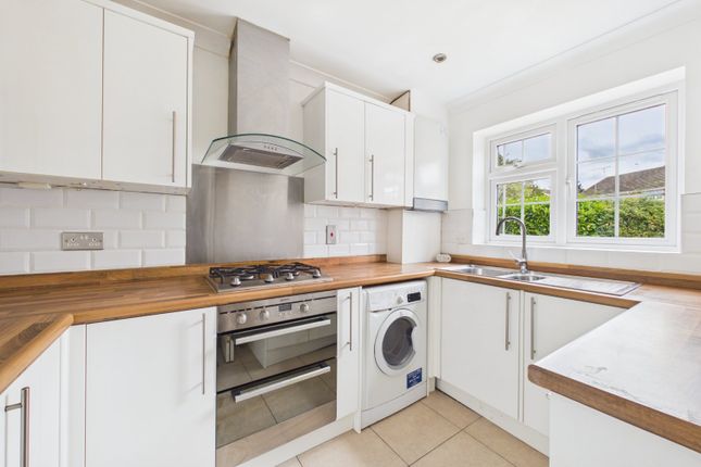 3-bed house on 8, Birchmead, Wokingham, £1,850/mo