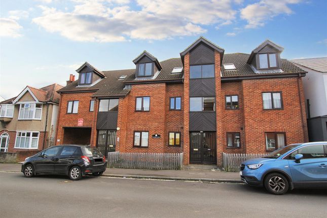 Flat for sale in Sunbury Court, College Road, St. Albans