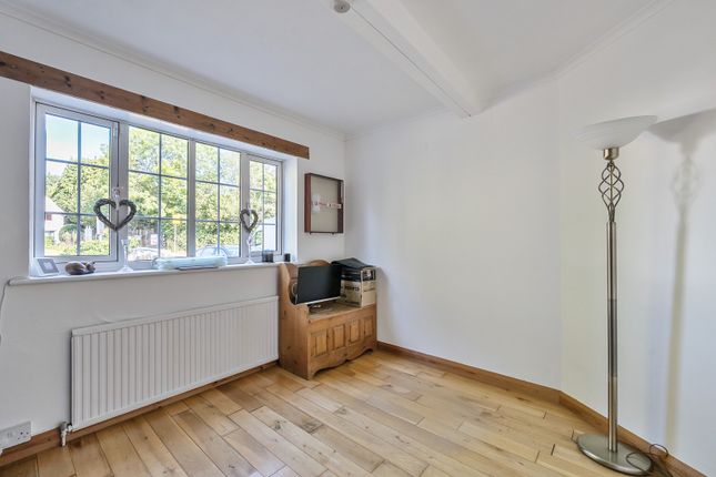43, Chequers Lane, Tadworth photo 4