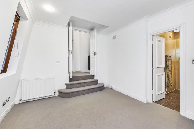 Flat to rent in Courtfield Road, London