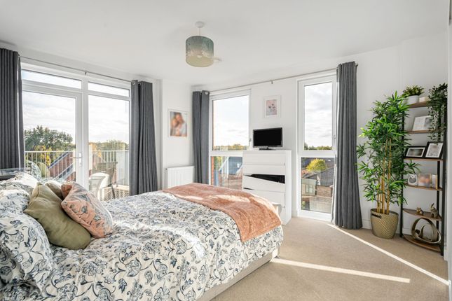 13 Clavering Court The Ridgeway, Hertford photo 4