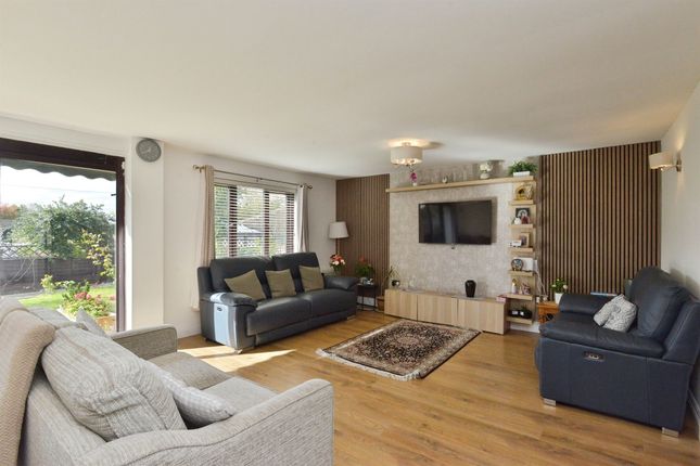 Coleshill Place, MILTON KEYNES photo 4