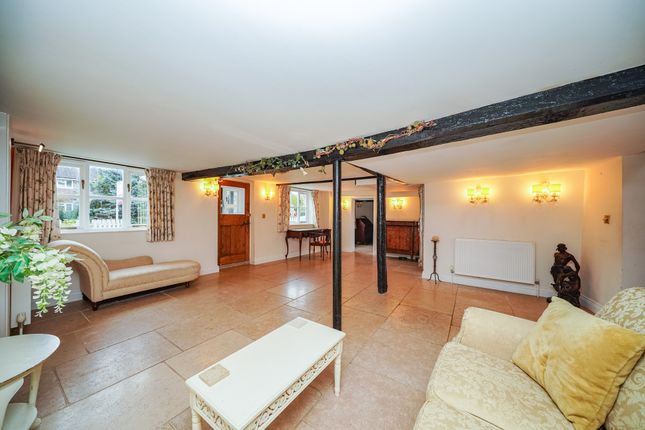44, Station Road, Tring photo 2