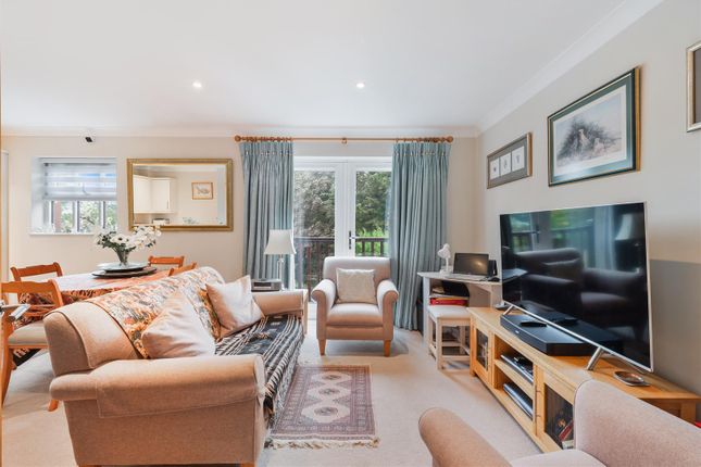 Flat 11, Furze Hill Court, Furze Hill, Tadworth photo 4