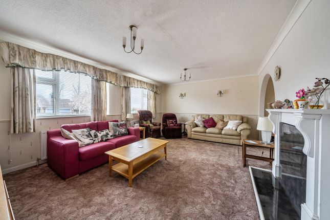 2, Geales Crescent, Hampshire photo 2