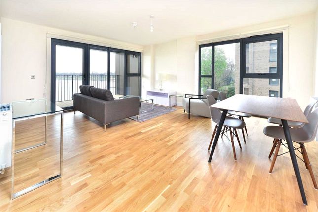 Thumbnail Flat for sale in Hythe House, Finsbury Park