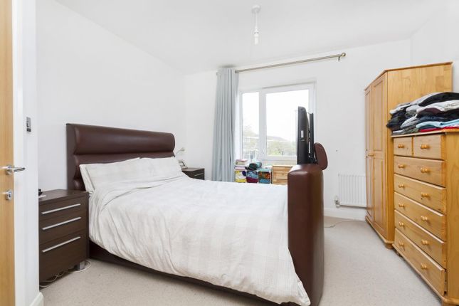 Flat for sale in Southend Lane, Catford, London