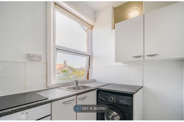 Flat, Queens Road Hoylake, Wirral photo 4