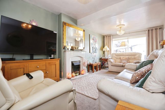 13, Johnson Road, Warwickshire photo 2