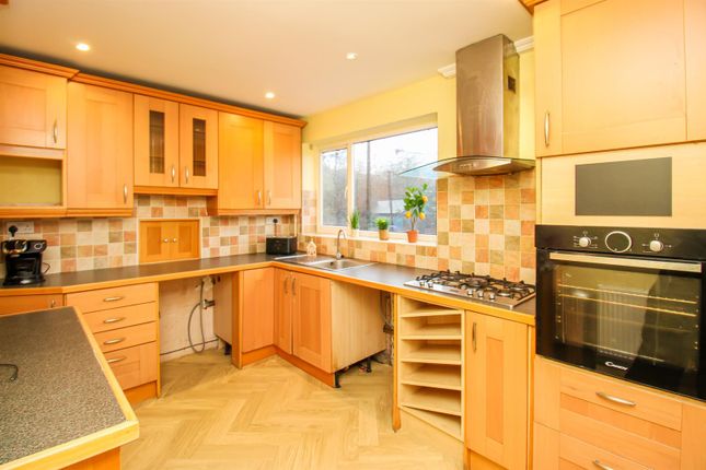 16, Duncan Avenue, Wakefield photo 4
