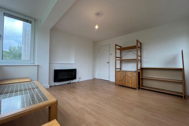 Flat 46, Tilehurst Court, Salford photo 3