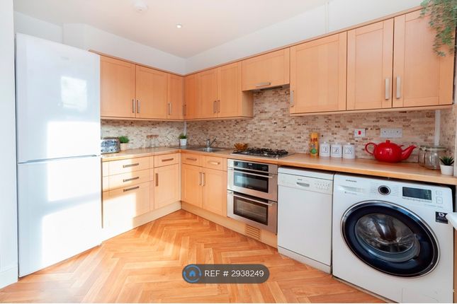 A Clarendon Road, London photo 4