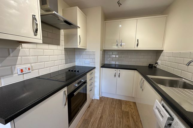 1 John Swain Close, Ipswich photo 3
