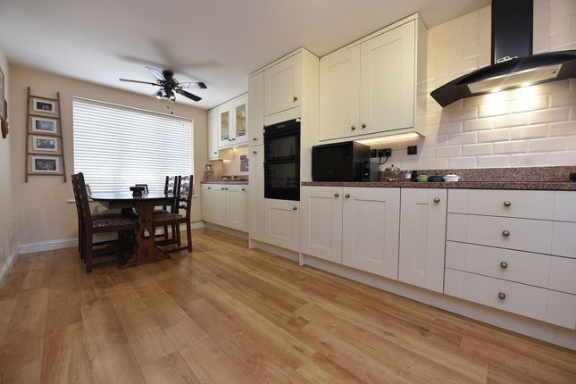 61 Bargroves Avenue, St. Neots photo 4