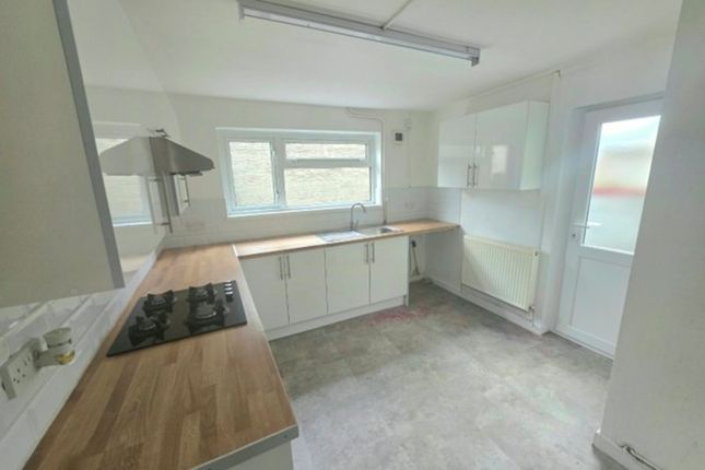 40 Gilbert Street, Barry photo 5
