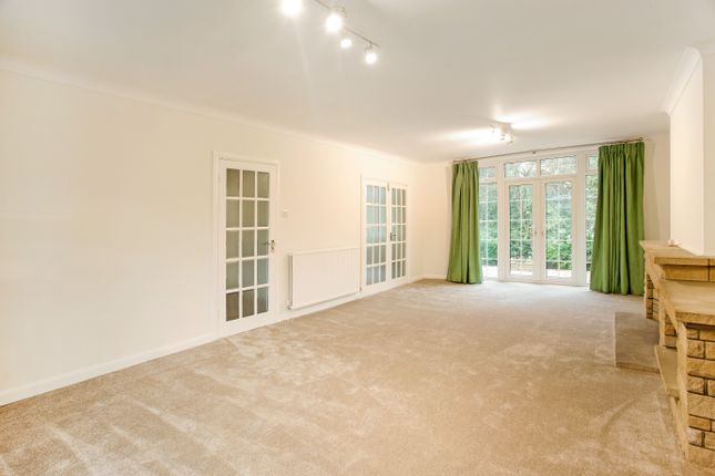 19, Church Meadow, Surbiton photo 3