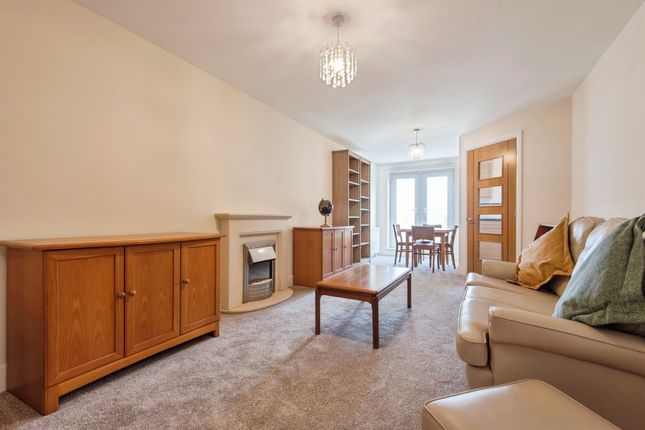 45, Goodes Court, Royston photo 5
