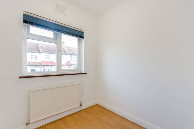 Semi-detached house to rent in Leafield Road, Sutton Common, Sutton
