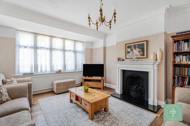 37 Ravenscraig Road, LONDON photo 2