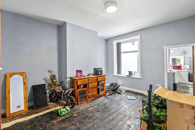 7, Willow Street, Burnley photo 3