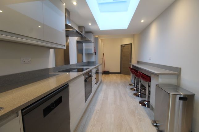 76, Raymond Crescent, Guildford photo 4
