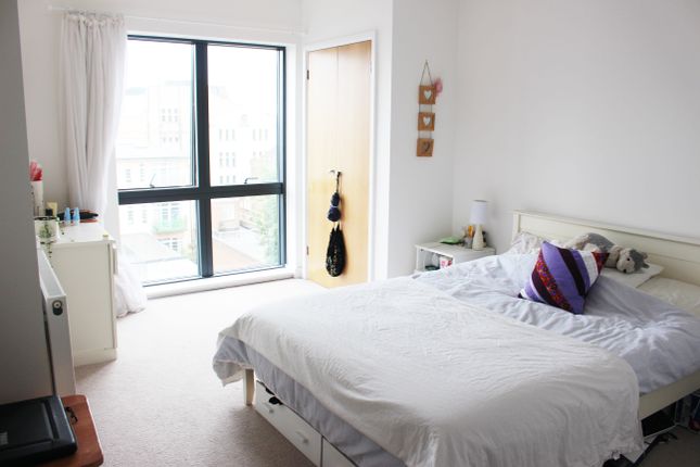 Flat to rent in Ardwell Road, London