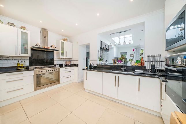 138, Tolworth Rise South, Surbiton photo 3