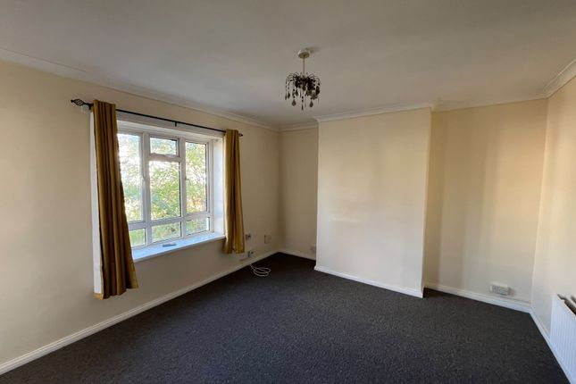 4, Darrell Close, SLOUGH photo 2