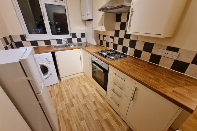 Thumbnail Flat to rent in High Road, Goodmayes, Ilford