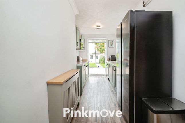 33, Hampshire Crescent, Newport photo 4
