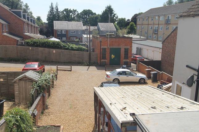 Ground Annexe Room, 104-106, Midland Road, Wellingborough photo 4