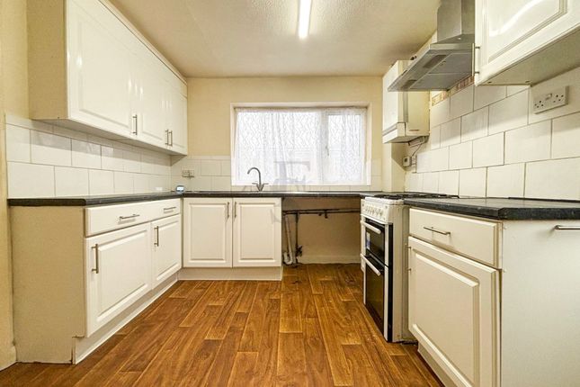 8 Somerfield Walk, Leicester photo 2