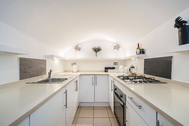 Flat 1, 71, Inverness Terrace, London photo 3
