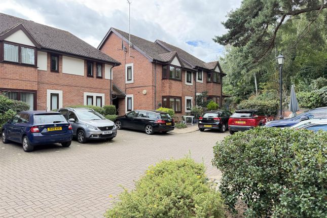 5 Garden Court, Priory Road, Warwick photo 3