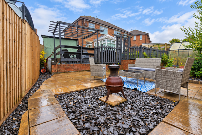 31, Weston Vale Road, Bradford photo 2