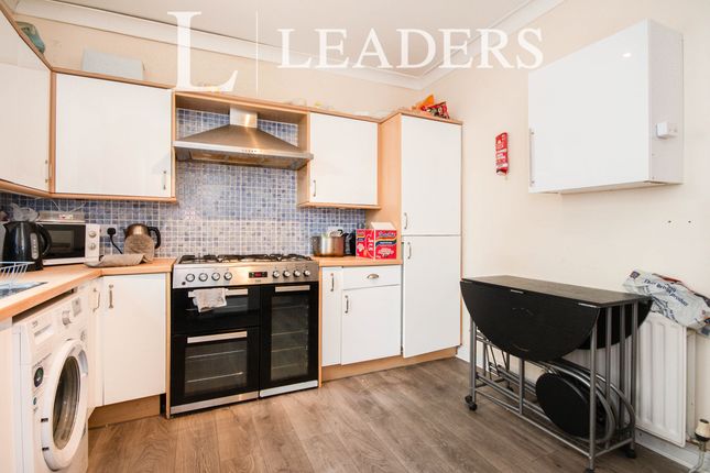 Room 5, 12, Gloucester Road, Bournemouth photo 3