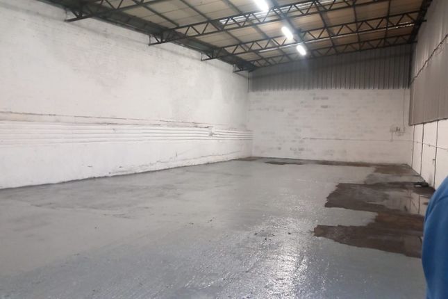 Warehouse to let in Peartree Lane, Dudley, West Midlands