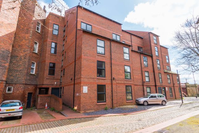 Flat to rent in The Chandlers, Leeds