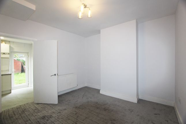 82, Park View Road, London photo 3