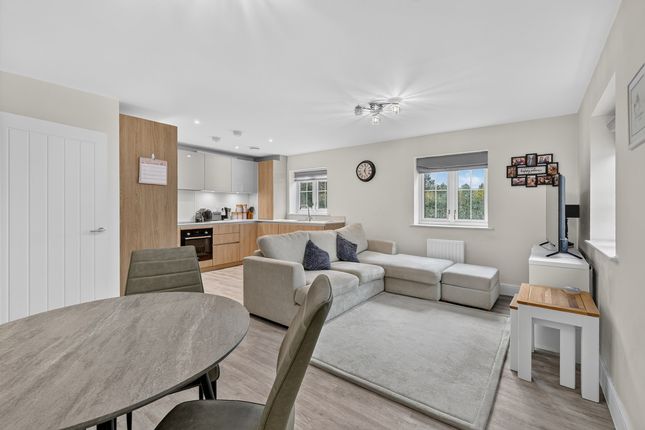 Flemings Farm Close, Runwell, Wickford photo 3