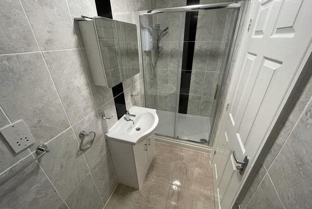 1, 166, Chester Road North, KIDDERMINSTER photo 2