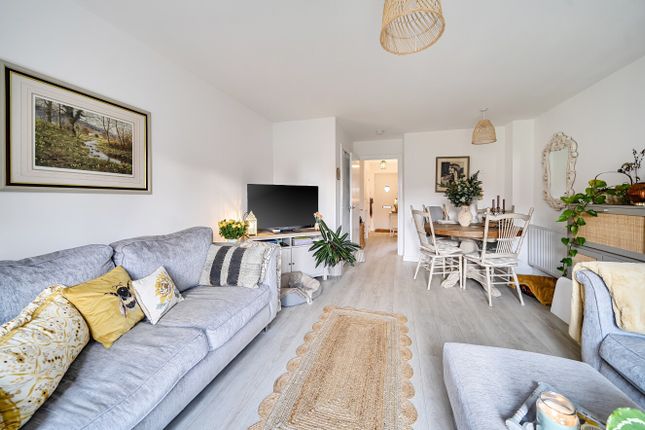 9, Leyscroftes Road, Ash photo 2