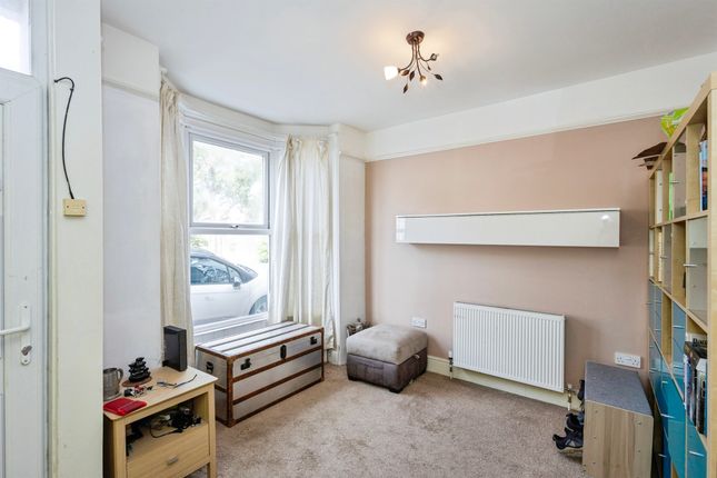 12, Cranleigh Avenue, Portsmouth photo 4