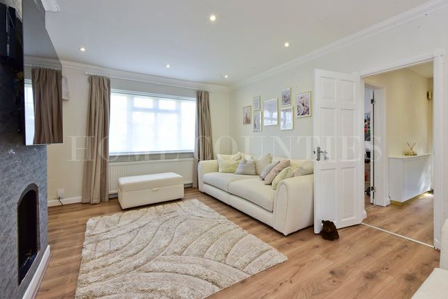 120, Billy Lows Lane, Potters Bar photo 5