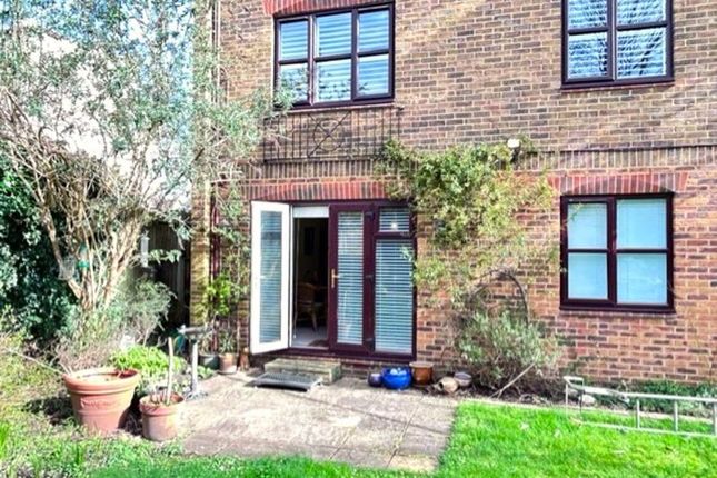 Flat for sale in Kingston Road, Teddington