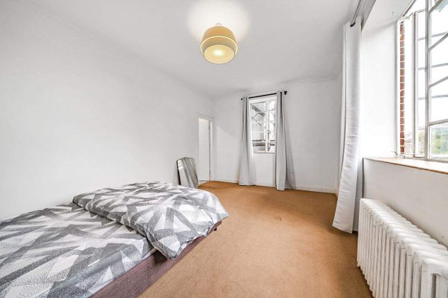 Flat for sale in Ladbroke Grove, London