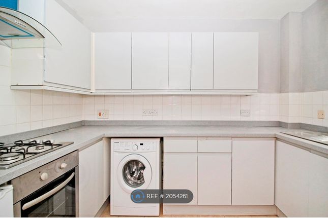 Flat to rent in Cairn House, London